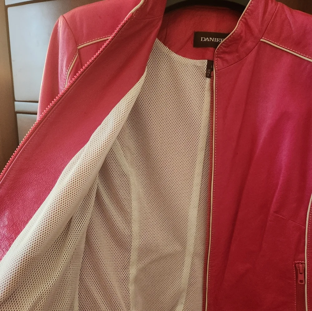 Danier Leather Hot Pink Jacket Size Small - Picture 2 of 4